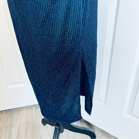 💙 New! 2 Pc Sexy Silver Chain Halter Cowl Neck Blue Sparkle Top & Skirt Size L - Picture 7 of 9